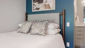 Desk, iron/ironing board, WiFi, bed sheets