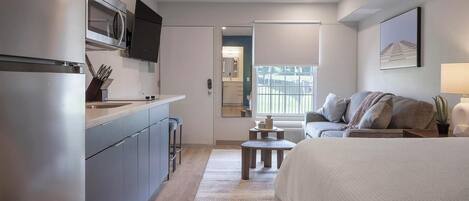 Bureau, fer et planche à repasser, Wi-Fi, draps fournis