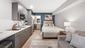 Desk, iron/ironing board, WiFi, bed sheets