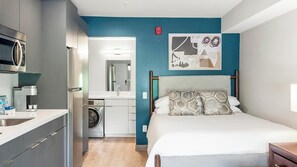 Desk, iron/ironing board, WiFi, bed sheets