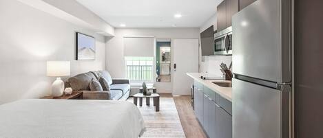 Bureau, fer et planche à repasser, Wi-Fi, draps fournis