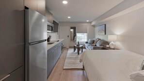 Bureau, fer et planche à repasser, Wi-Fi, draps fournis