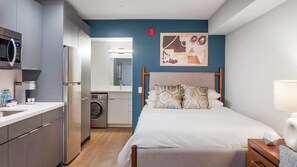 Desk, iron/ironing board, WiFi, bed sheets
