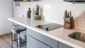 Kühlschrank, Esstisch