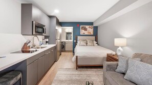 Desk, iron/ironing board, WiFi, bed sheets