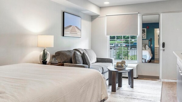 Desk, iron/ironing board, WiFi, bed sheets