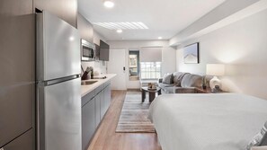 Bureau, fer et planche Ă repasser, Wi-Fi, draps fournis