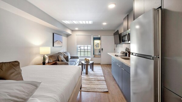 Desk, iron/ironing board, WiFi, bed sheets - Landing | Amazing Studio in Downtown Hermitage (Nashville)