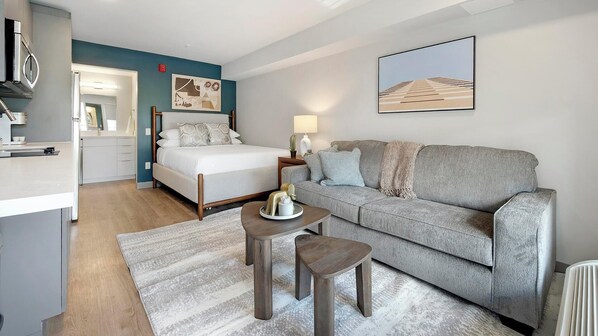 Desk, iron/ironing board, WiFi, bed sheets