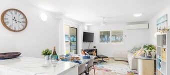 Unit 1 Anna, 1 Bedroom Unit Beachside Mackay at beautiful Lamberts Beach, AU