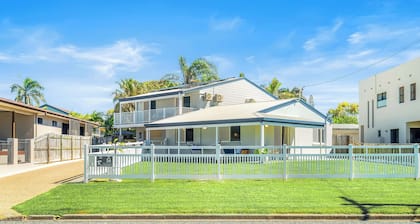 Unit 1 Anna, 1 Bedroom Unit Beachside Mackay at beautiful Lamberts Beach, AU