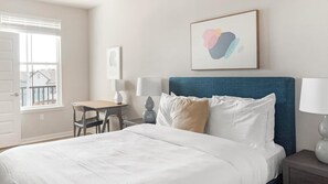 1 chambre, bureau, fer et planche à repasser, Wi-Fi