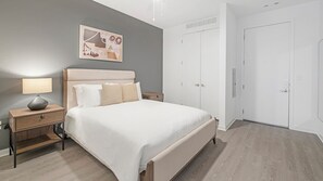 1 habitación, escritorio, tabla de planchar con plancha y wifi 