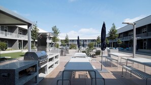 Outdoor dining - Landing | Amazing Studio, Yoga Studio, Gym (Birmingham)