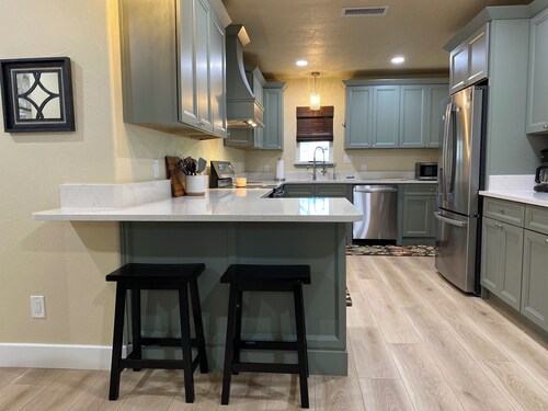 Pet Friendly~3 Bedroom 2.5 Bath Home in Roswell