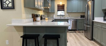 Pet Friendly~3 Bedroom 2.5 Bath Home in Roswell