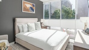 Desk, iron/ironing board, WiFi, bed sheets - Landing | Stylish Studio, Gym, Rooftop Lounge (Birmingham)