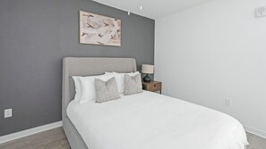 Desk, iron/ironing board, WiFi, bed sheets - Landing | Modern Studio, Gym, Rooftop Lounge (Birmingham)