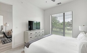 2 bedrooms, desk, iron/ironing board, WiFi