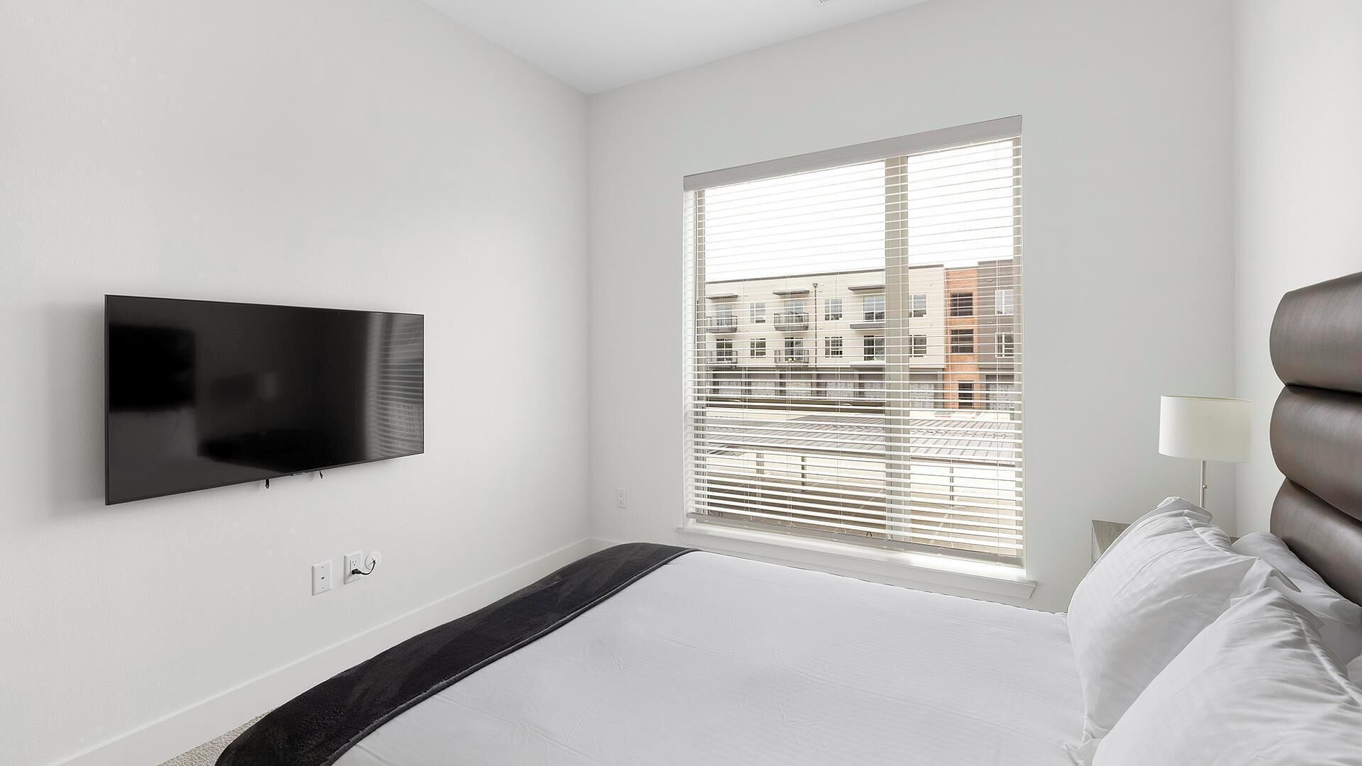 2 habitaciones, escritorio, tabla de planchar con plancha y wifi 