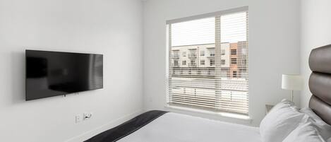 2 habitaciones, escritorio, tabla de planchar con plancha y wifi