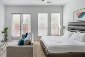 Skrivebord, strygejern/strygebræt, Wi-Fi, sengetøj