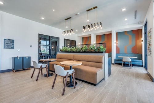 Landing | Beautiful 1BD, Courtyard, Clubhouse