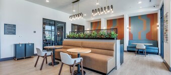 Landing | Modern 3BD, Courtyard, Gym