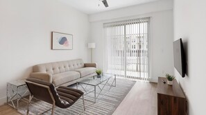 Smart TV - Landing | Incredible 1BD, Gym (Denton)