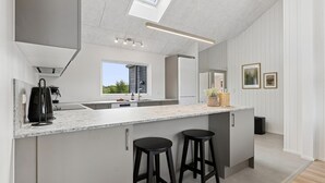 Kaffetrakter/tekoker, kjøleskap, mikrobølgeovn og ovn