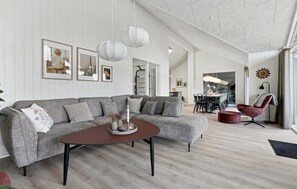 Smart TV, fireplace, ping pong