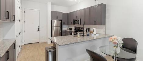 Kühlschrank, Esstisch