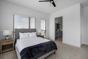 2 bedrooms, desk, iron/ironing board, WiFi - Landing | Modern 2BD, Gym (Denton)