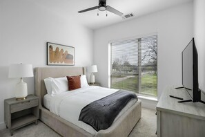 1 makuuhuone, työpöytä, silitysrauta/-lauta, Wi-Fi