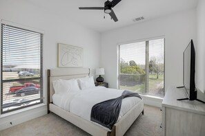 3 bedrooms, desk, iron/ironing board, WiFi