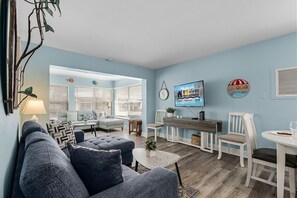 Smart TV, ping pong - Beach Life! it Doesn't Get Any Better than This! - Aloha Kai #28 - roelens (Siesta Key)