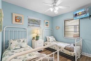 2 bedrooms, iron/ironing board, free WiFi, bed sheets