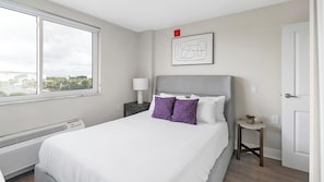 Desk, iron/ironing board, WiFi, bed sheets
