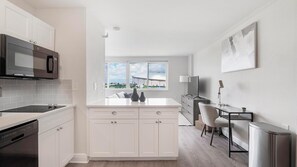 Kühlschrank, Esstisch