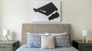 2 bedrooms, desk, iron/ironing board, WiFi