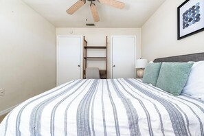 2 bedrooms, desk, iron/ironing board, WiFi - Landing | Stylish 2BD, Tennis Court, Gym (Longboat Key)