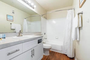 Bathroom - Landing | Amazing 2BD, Tennis Court, Pool (Longboat Key)