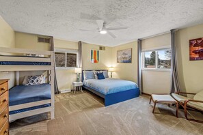 4 bedrooms, desk, iron/ironing board, free WiFi