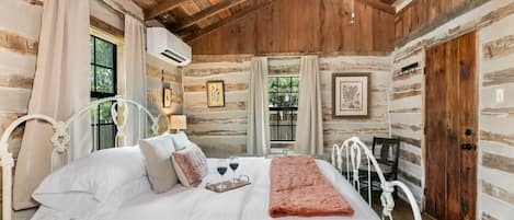 2 室のベッドルーム、アイロン / アイロン台、WiFi (無料)、ベッドシーツ