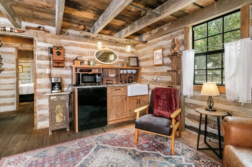 Sycamore Cabin | 1/1 + Loft, Mini Kitchen, Grill, Hill Country Ambience