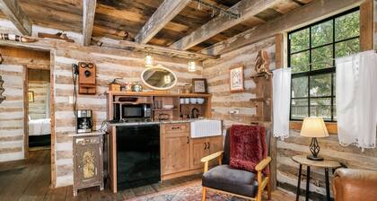 Sycamore Cabin | 1/1 + Loft, Mini Kitchen, Grill, Hill Country Ambience