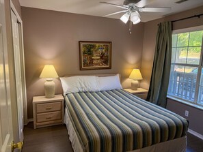 2 slaapkamers, een strijkplank/strijkijzer, gratis wifi, beddengoed