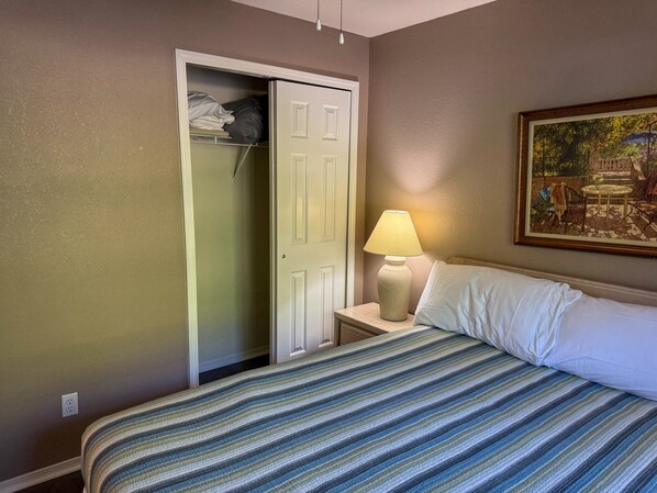 2 chambres, fer et planche à repasser, Wi-Fi gratuit, draps fournis