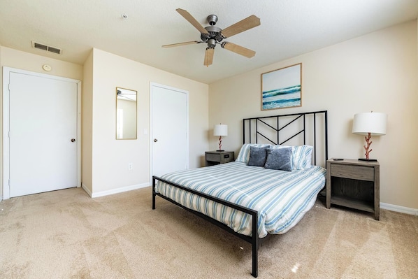 2 bedrooms, desk, iron/ironing board, WiFi - Landing | Stunning 2BD, Tennis Court, Game Room (Longboat Key)