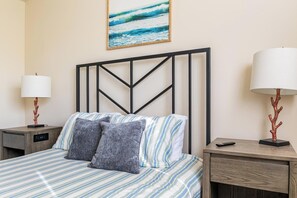 2 bedrooms, desk, iron/ironing board, WiFi - Landing | Stunning 2BD, Tennis Court, Game Room (Longboat Key)